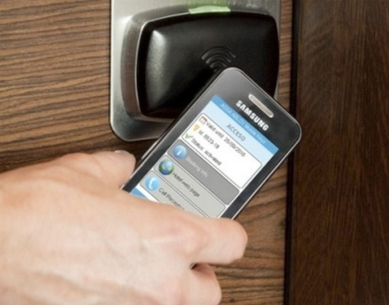 Para identificarse los móviles llevan un dispositivo en la tarjeta SIM.